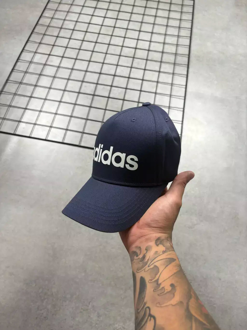 Boné Adidas Daily Letreiro