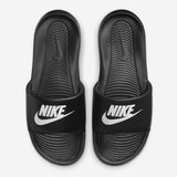 Chinelo NK Slide Victori One (Preto/Branco)