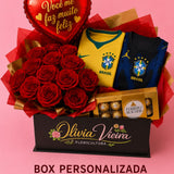 KIT BOX EXCLUSIVA DIA DOS NAMORADOS COPA DO MUNDO - 2 CAMISAS SELEÇÃO, FLORES FRESCAS, BALÃO, CARTÃO, PELÚCIAS E CHOCOLATES