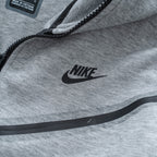 Jaqueta NK Tech Fleece Cinza