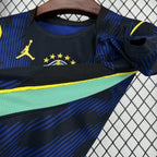 KIT BOX EXCLUSIVA DIA DOS NAMORADOS COPA DO MUNDO - 2 CAMISAS SELEÇÃO, FLORES FRESCAS, BALÃO, CARTÃO, PELÚCIAS E CHOCOLATES
