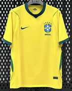 KIT BOX EXCLUSIVA DIA DOS NAMORADOS COPA DO MUNDO - 2 CAMISAS SELEÇÃO, FLORES FRESCAS, BALÃO, CARTÃO, PELÚCIAS E CHOCOLATES